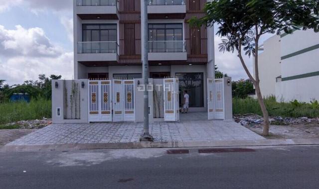 Bán nhà mới xây đẹp long lanh nằm mặt tiền đường 25m, khu dân cư Phú Xuân, thị trấn Nhà Bè