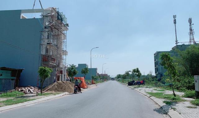 Cần bán gấp lô đất ngay chợ trung tâm thương mại Phú Định liền kề khu dân cư Trương Đình Hội
