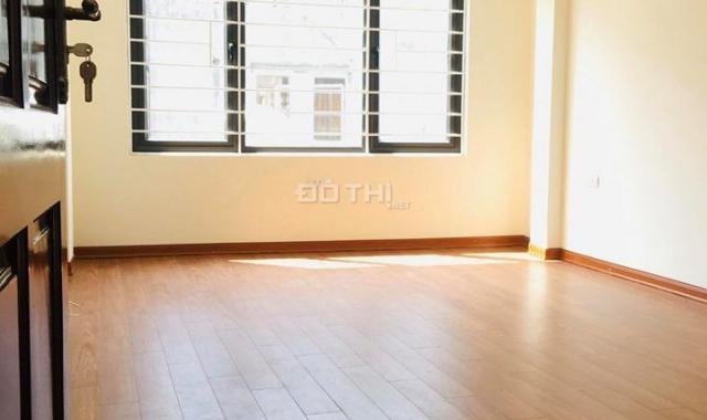 Bán nhà Phố Lý Sơn, Long Biên 5 tầng, 40m2, ô tô, 2.2 tỷ