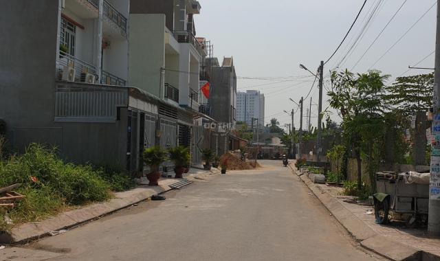 Bán căn nhà mới xây giá rẻ ở Quốc lộ 13, Hiệp Bình Phước, đường ô tô 8m, KDC đồng bộ sân ô tô