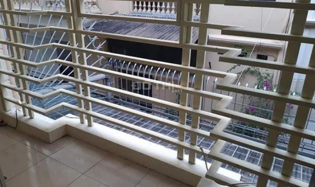 Bán nhà ngõ 68 Cầu Giấy, 26m2 x 5 tầng, ô tô cách nhà 15m, sát hồ chỉ 2.6 tỷ