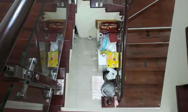 Bán nhà mặt ngõ Nguyễn Văn Cừ ô tô vào nhà nội thất gỗ yên tĩnh DT 95m2, MT 5m, 6.8 tỷ