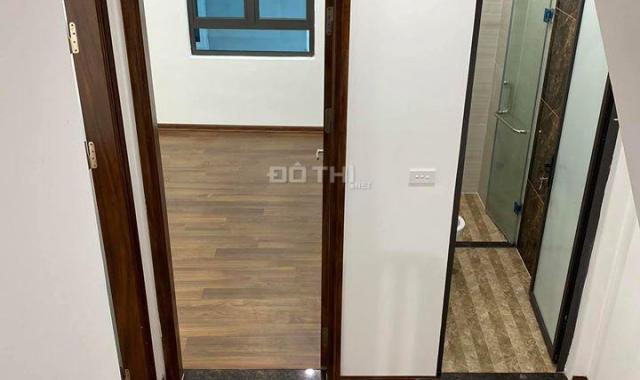 Bán nhà phố Vương Thừa Vũ, Thanh Xuân, DT 40m2 * 5 tầng, ô tô đỗ cách nhà 15m, LH 0977.998.121