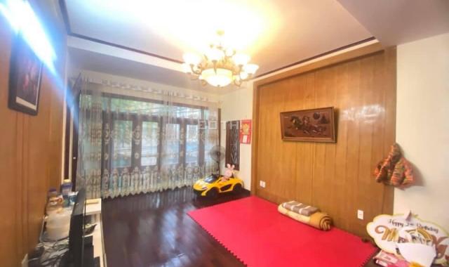 Nhà đẹp tặng toàn bộ nội thất cách mặt phố Nguyễn Khang 20m