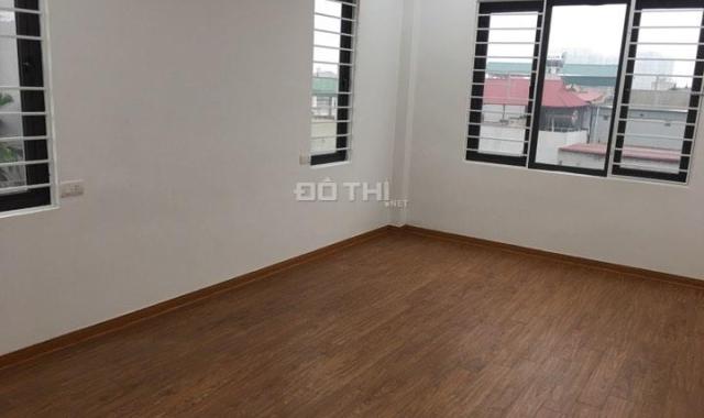 Bán nhà 2 mặt thoáng Thạch Bàn 32m2 x 5 tầng ngõ 2,4m, giá 2 tỷ (cách chợ Đồng Dinh 250m)