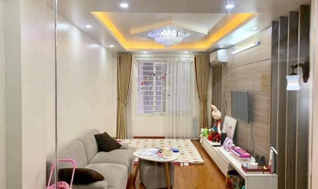 Hot, nhà đẹp, về ở luôn, ô tô đỗ 7 chỗ đỗ cửa phố Định Công, Hoàng Mai, 32m2 x 5T. Giá 2.75 tỷ