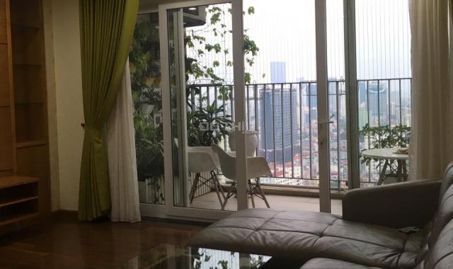 Gia đình cần bán căn hộ cao cấp 126m2, 3 PN tháp Diamond Flower, tại Hoàng Đạo Thúy