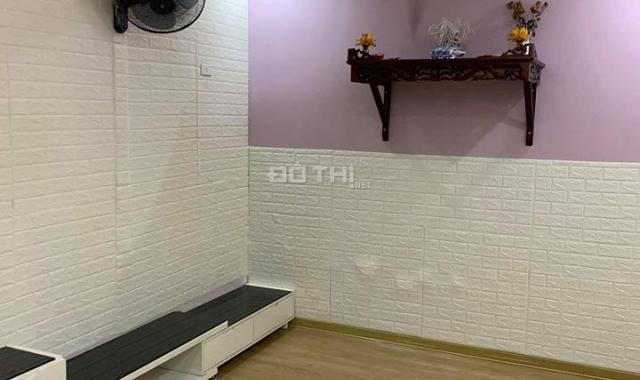 Bán gấp căn hộ 2PN, 54.3m2 ban công ĐN ở tòa CT12C Kim Văn Kim Lũ, chỉ việc về ở giá 1.05 tỷ