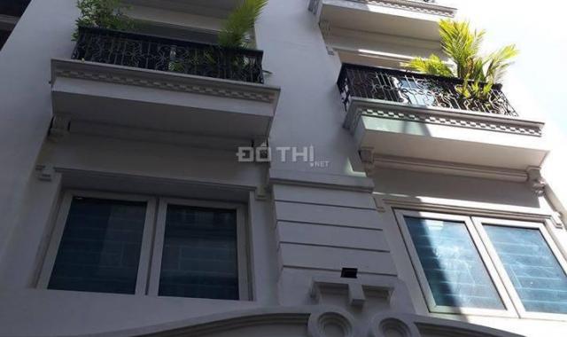 Bán nhà phố Trần Quốc Hoàn DT 60m2, MT 4.1m, thang máy, cho thuê 65tr/tháng