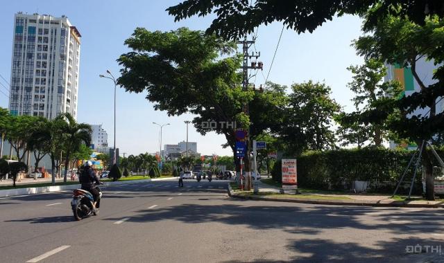Bán đất mặt tiền Nguyễn Hữu Thọ - đối diện nhìn xéo qua bệnh viện Vinmec