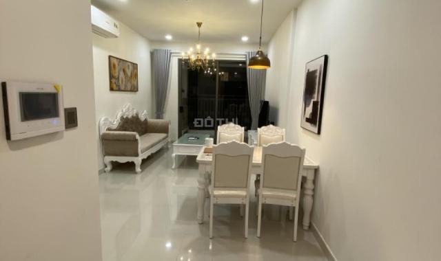 Cần bán căn hộ 2 phòng ngủ Saigon Royal Quận 4, có nội thất, DT 81m2, giá tốt