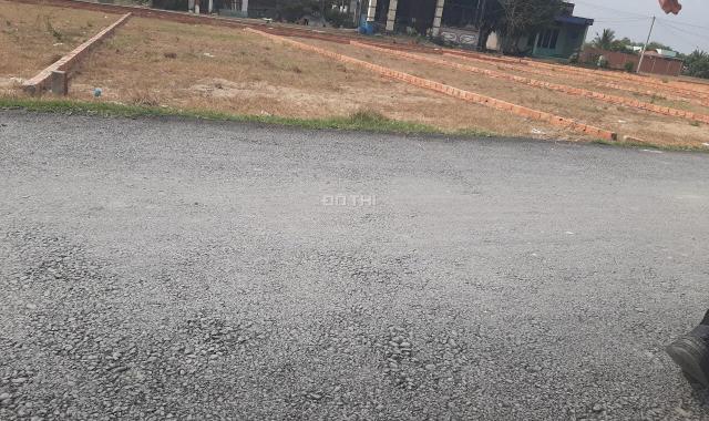 Cần tiền bán gấp đất gần KDC Tân Đô, Đức Hòa, 2 mặt tiền đường, 5x31m, giá 670 triệu, sổ hồng riêng