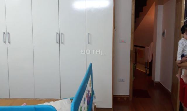 3 tỷ nhà đẹp long lanh, 5T, 40m2, ngay chợ Ngọc Thụy, Long Biên