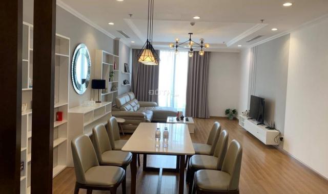 Bán gấp căn hộ cao cấp Vinhomes Nguyễn Chí Thanh 167m2, 4 ngủ, giá cả thương lượng, LH 0963911687