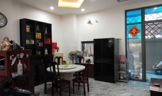 Villa Lavila Đông Sài Gòn Kiến Á cần bán full nội thất 1 trệt 3 lầu 6 phòng ngủ