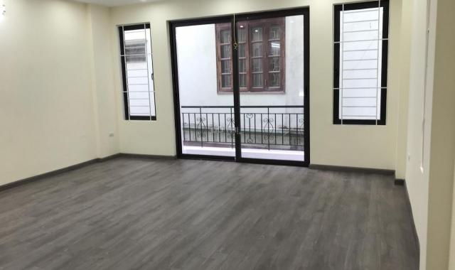 Bán nhà phân lô Đầm Trấu, Hai Bà Trưng, 50m2x5T, giá 5,5 tỷ ô tô vào nhà