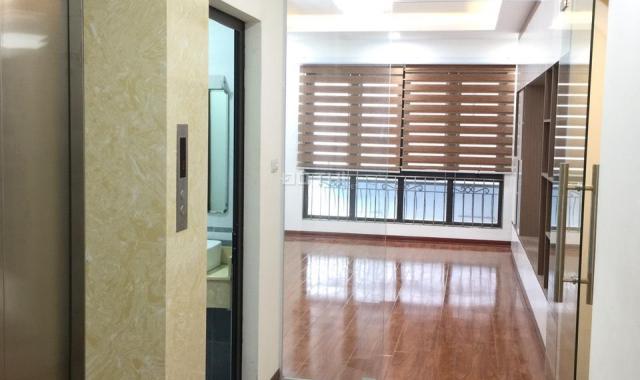 Bán nhà xây mới Nguyễn Đình Hoàn, Cầu Giấy 6.3 tỷ, 42m2x6T, thang máy tiện kinh doanh, ôtô đỗ cửa