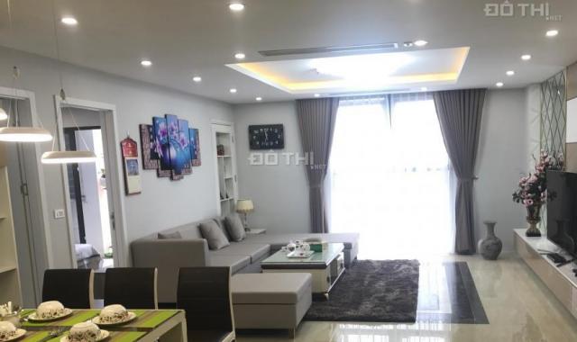 Cho thuê căn hộ tòa Chelsea Park Trung Kính, căn góc 3 phòng ngủ tầng trung view bể bơi full đồ