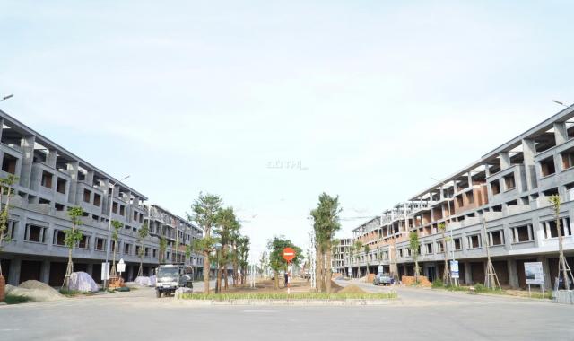 Nhà 5 tầng 6x25m TTTP Quảng Ngãi, đường 50m, gần siêu thị, BV, trường học, chợ. LH 0947830307