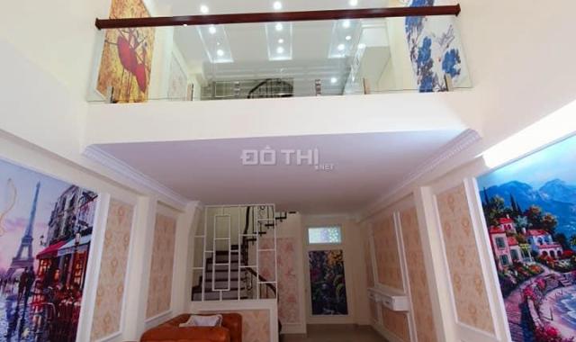 Cần bán nhà 4 tầng, tum 40m2 mặt chợ Thanh Xuân Nam, kinh doanh sầm uất, giá 5.5 tỷ (MTG)