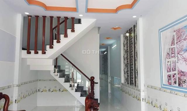 Bán dãy phố trệt 1 lầu 4x10m, hẻm xe hơi gần chợ Hưng Long, giá 600tr, sổ hồng chính chủ từng căn