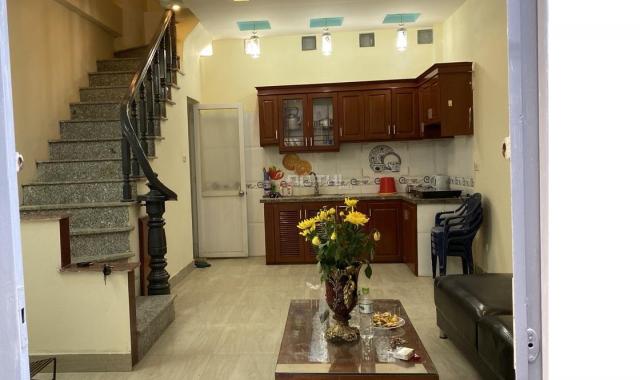 Cho thuê nhà riêng ngõ 33A Văn Cao, 4 tầng, đồ cơ bản cho hộ gia đình và vp