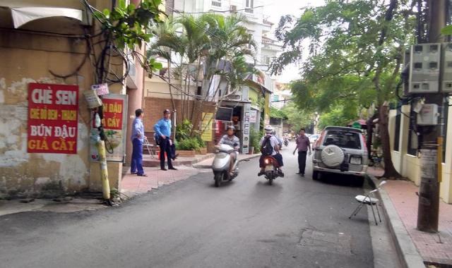 Bán nhà C4 35m2 phố Nguyễn Công Hoan ô tô tránh Kinh doanh, giá 6,1 tỷ. LH 0912442669