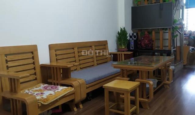 Bán nhà đẹp 35m2, 5T thiết kế hiện đại đường Lĩnh Nam, Hoàng Mai ngõ rộng ô tô đỗ cổng chỉ 2.05 tỷ