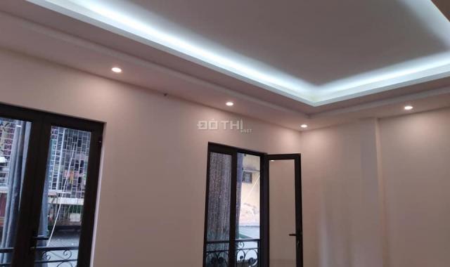 Nhà đẹp phố Nguyễn Hoàng ô tô đỗ cổng, DT 37m2 * 6 tầng, giá 5.5 tỷ