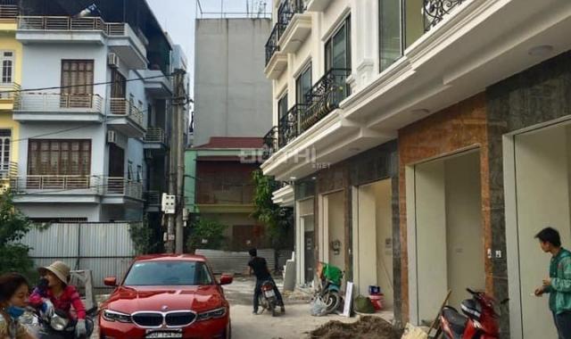 Bán nhà gần KĐT Linh Đàm, ô tô 9 chỗ vào nhà, view vườn hoa, 46m2, giá 3.6 tỷ