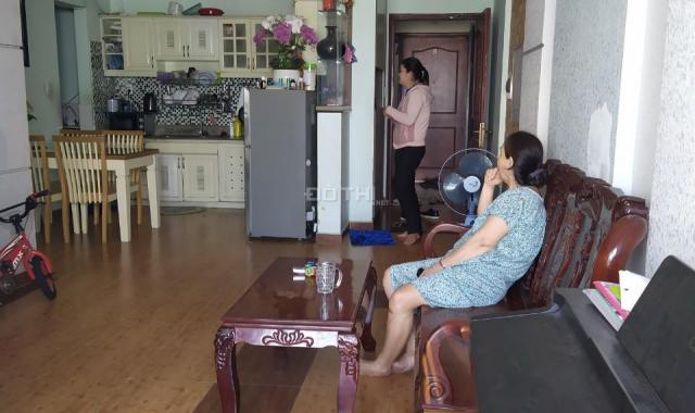 Cần bán gấp căn hộ Khang Phú, 75m2, nhà sạch, view thoáng có nội thất, giá 2,2 tỉ
