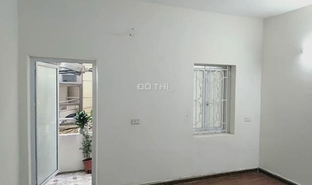 Bán nhà phố 8/3, Hai Bà Trưng, 20 m2, 3 tầng, ngõ 3m, giá 1.6 tỷ, liên hệ 0945818836