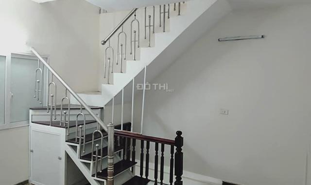 Bán nhà phố 8/3, Hai Bà Trưng, 20 m2, 3 tầng, ngõ 3m, giá 1.6 tỷ, liên hệ 0945818836