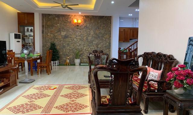 Cho thuê nhà ở Văn Cao, DT: 110m2x4,5T, MT: 8m full nội thất, giá thuê: 30tr/th. LH: 0903215466