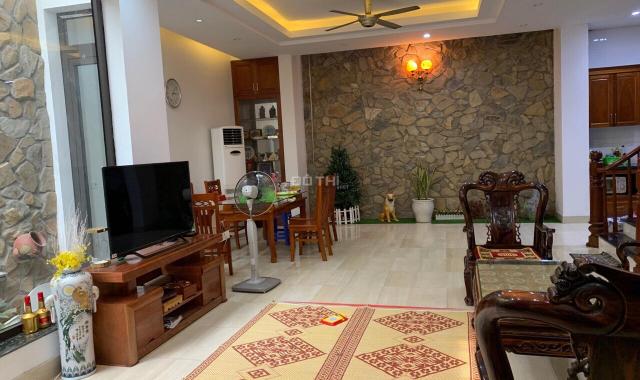 Cho thuê nhà ở Văn Cao, DT: 110m2x4,5T, MT: 8m full nội thất, giá thuê: 30tr/th. LH: 0903215466