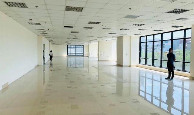 Tôi chính chủ có văn phòng 230m2 thông sàn phố Nguyễn Hoàng, giá rẻ cần cho thuê gấp