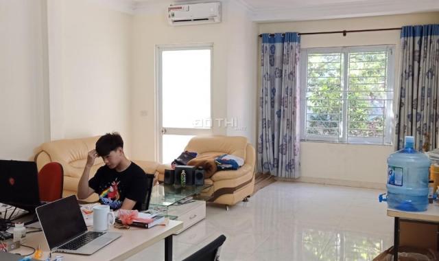 Cho thuê nhà giá rẻ tại Nguyễn Trãi, Thanh Xuân, 100 m2 x 3 tầng, giá chỉ 12,5 tr/th