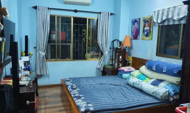 Bán căn hộ chung cư Trần Kế Xương, Phú Nhuận, 2 phòng ngủ, nội thất cao cấp giá 2.4 tỷ/căn