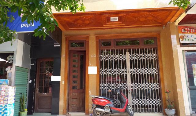 Bán căn nhà 3 tầng ốp gỗ nội thất siêu đẹp mặt tiền Trần Hưng Đạo, trung tâm Đồng Hới