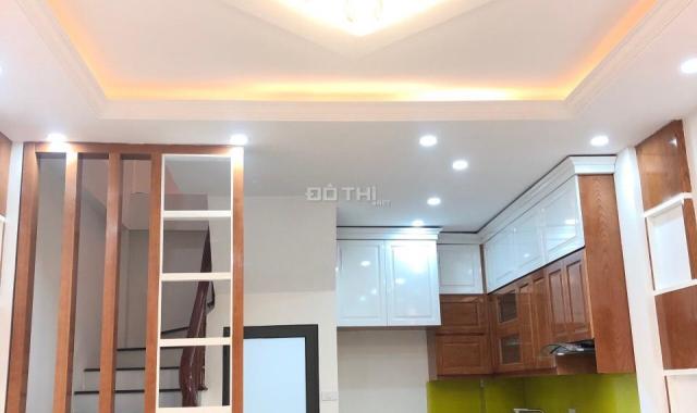 Bán nhà mặt phố Giáp Nhất, Thanh Xuân 5 tầng 43m2 xây mới đẹp, ô tô vào tận nhà, kinh doanh được