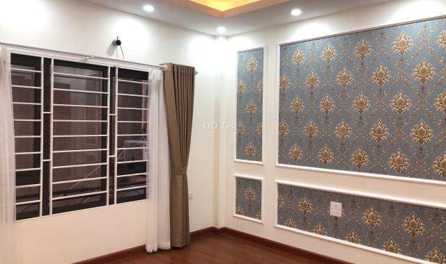 Bán nhà mặt phố Giáp Nhất, Thanh Xuân 5 tầng 43m2 xây mới đẹp, ô tô vào tận nhà, kinh doanh được