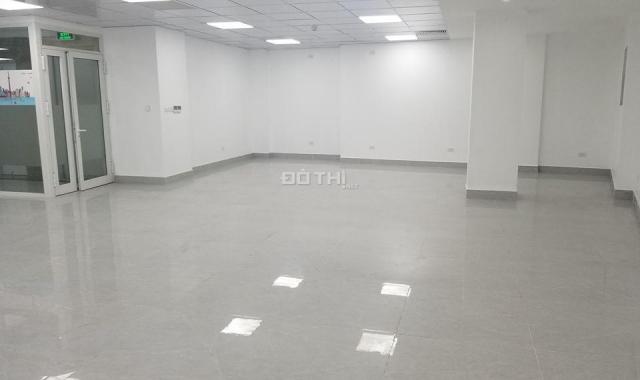 Cho thuê văn phòng mặt phố Vũ Tông Phan, diện tích 200m2 giá 200 nghìn/m2/tháng mặt tiền 12m
