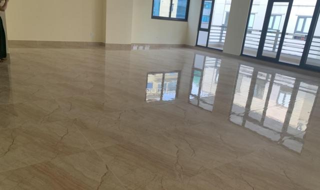 Cho thuê sàn VP Duy Tân, DT 120m2 sử dụng có thang máy và thang bộ giá 27 triệu/th