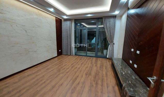 Bán nhà 5 tầng, có thang máy xịn, DT 45m2 phố Vũ Ngọc Phan, Đống Đa, giá 5,8 tỷ