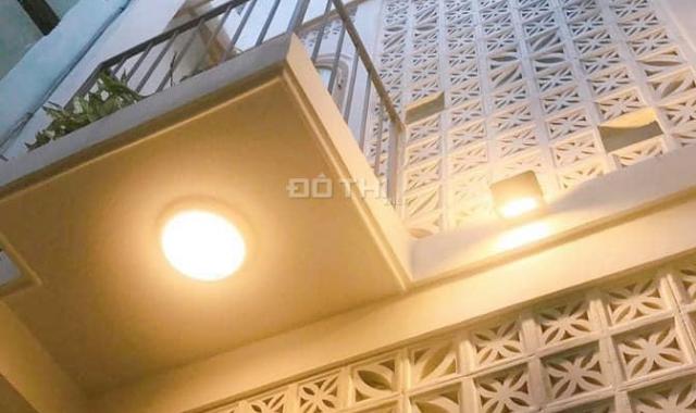 Bán nhà Lê Văn Sỹ, Tân Bình, DTSD 60m2, 4 lầu, 3PN, nhà mới ở ngay, tặng nội thất, giá chỉ 3.3 tỷ