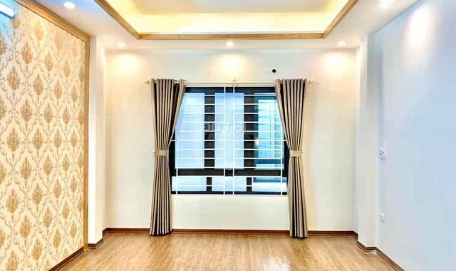 Bán nhà phố Nguyên Hồng, oto tránh, vỉa hè rộng, 50m2x5T, tiền 4.5m, 8.9 tỷ