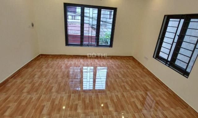 Cần tiền bán gấp - 30m2 x 5T - MT 4.4m - Giá: 2.6 tỷ - Ngõ rộng 3m