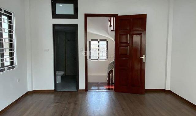 Bán nhà Tây Sơn, Đống Đa, đối diện đại học Công Đoàn, DT 33m2 x 5 tầng, căn góc 2 mặt thoáng