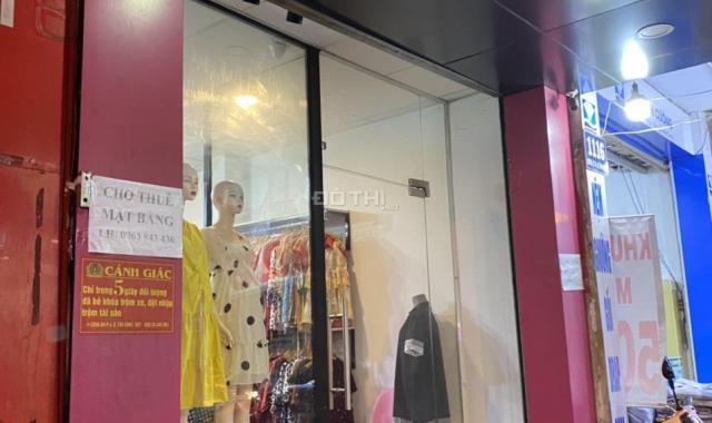 Sang nhượng shop thời trang, giá rẻ, vị trí KD đẹp tại Tân Bình, HCM