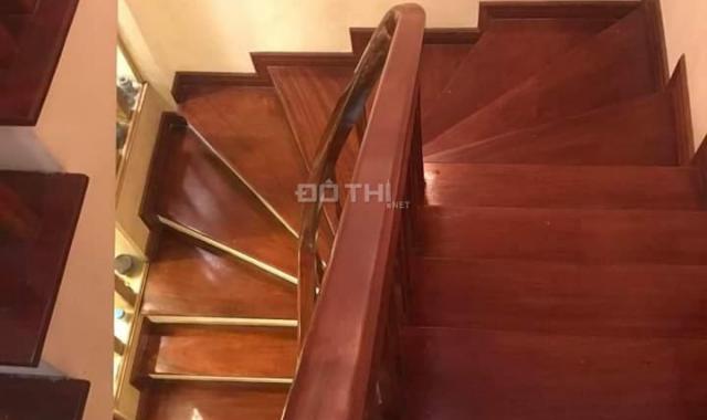 Cần bán gấp nhà 60m2, xây 5T, ôtô cách nhà 3m, đường Láng